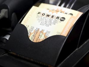 Americano ganha cerca de R$ 5 bilhões na loteria Powerball; terceiro maior prêmio na história do sorteio