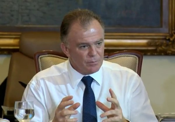 Renato Casagrande backs betting regulation and a Banestes-operated lottery in Espírito Santo
