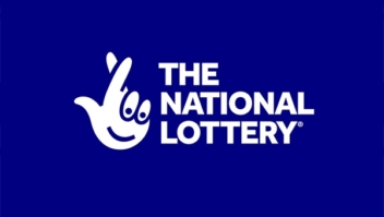 Britânicos são presos por comprar bilhete de loteria premiado com cartão roubado e não levam prêmio de R$ 30 milhões