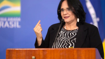 “Querem permitir que o brasileiro pague para ter azar”, critica Damares Alves