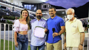 Jóquei Alex Mota aposenta e recebe homenagem do JCB