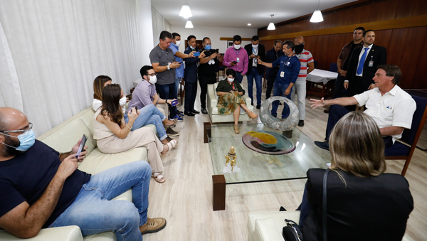 Bolsonaro volta a dizer que vetará jogos de azar se Congresso aprovar, mas “se eu vetar e o parlamento derrubar o veto, vamos cumprir a lei” 1