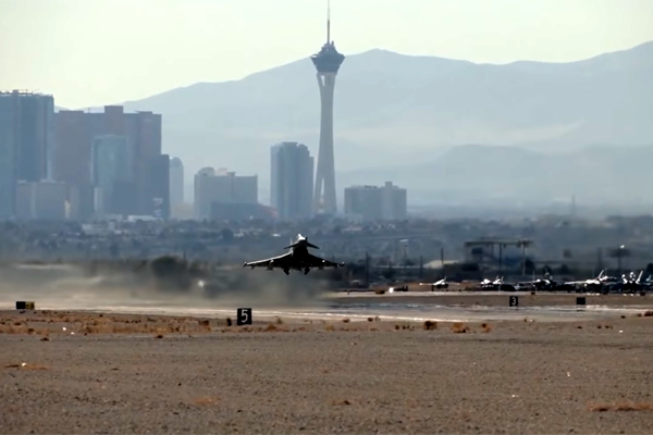 Exercício militar movimenta céus da cidade de Las Vegas 1