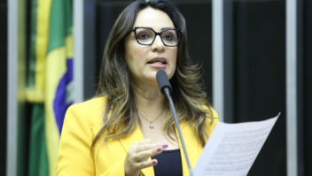 Projeto cria benefício para mulher carente vítima de violência doméstica