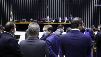 O Globo: Projeto aprovado na Câmara libera até 6 mil bingos e cassinos, e imposto sobre jogo vira alvo de disputa
