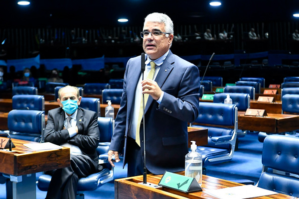 Eduardo Girão vota a favor de projeto sobre jogos de azar 1