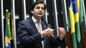 Fábio Garcia assume vaga no Senado e diz ser favorável a jogos de azar