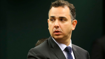 Rodrigo Pacheco segura a roleta dos jogos no Senado