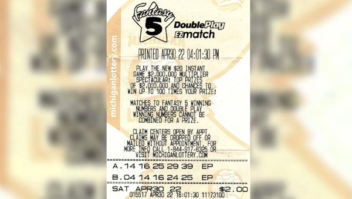 Rapaz encontra bilhete de esquecido de mais de um milhão de reais em sua carteira