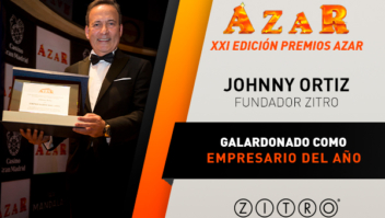 Johnny Ortiz recebe o Prêmio “Empresário do Ano” da Revista Azar