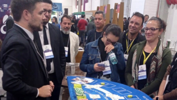 Mesa de blackjack do ‘7 Saltos Resort’ faz sucesso na Expo Turismo Paraná 2022