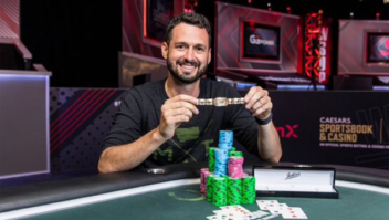 Campeão na WSOP perde bracelete em 20 minutos e oferece recompensa