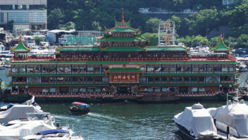 Tradicional restaurante flutuante de Hong Kong afunda no Mar do Sul da China