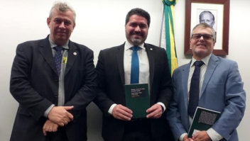 Comissão de Turismo debate o livro “Brasil, Você tá Duro Porque Quer”