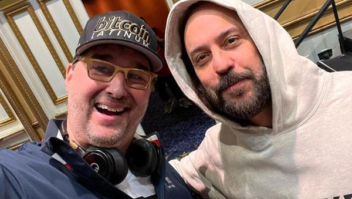 Phil Hellmuth dá as boas-vindas a Gabriel Pensador na WSOP