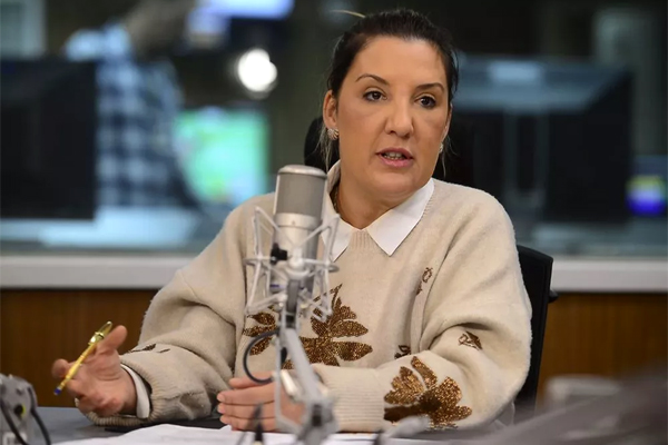 Bolsonaro exonera Pedro Guimarães e Daniella Marques assume a Caixa