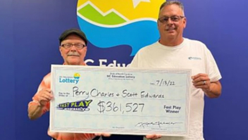 Americano ganha R$ 2 milhões em loteria, honra pacto e divide o prêmio com amigo