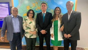 A rasteira de Jair Bolsonaro na Damares Alves 1