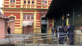 Homem se irrita com demora e incendeia loteria no Mercado Adolpho Lisboa, no Centro de Manaus