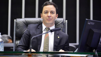 'Desrespeito ao Congresso', diz presidente da Frente da Enfermagem sobre suspensão do piso