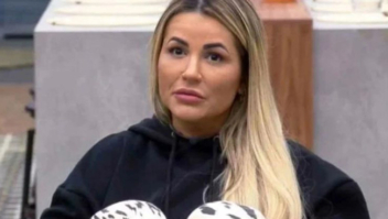 A Fazenda: Deolane expõe namorado e revela proposta indecente: "Prêmio dobrado"