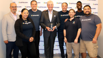 O governador de New Jersey visita a empresa de tecnologia Lotto.Com com sede em Jersey City