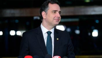 Rodrigo Pacheco apresenta medidas para financiar piso dos enfermeiros