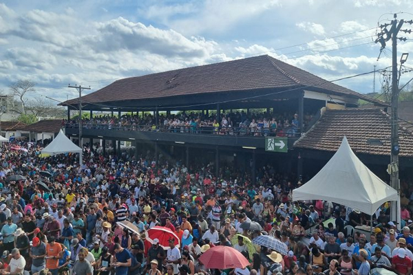 Bingo beneficente lota Parque de Exposições de Muriaé (MG)