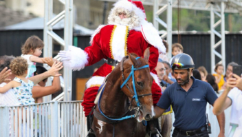Pôneis e chegada de Papai Noel fazem a alegria da criançada no domingo do Hipódromo da Gávea