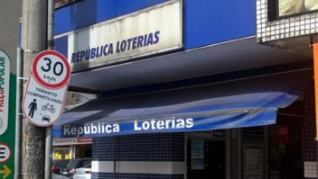 Jogos de jovem que ganhou na quina e quadra no mesmo bolão da Mega da Virada foram escolhidos por máquina, diz sócio de lotérica