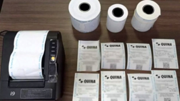 Dupla suspeita de aplicar golpe do bilhete é presa com documentos falsos em Itapema, em Santa Catarina