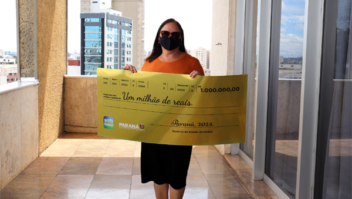 Presentão: moradora de Curitiba recebe R$ 1 milhão do Nota Paraná no dia de seu aniversário
