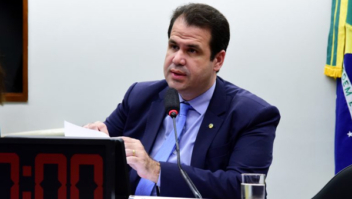 Deputado pede investigação sobre remessa de dinheiro para o exterior por intermédio de sites de jogos e apostas