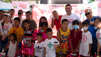 Fundação FBM ajuda centenas de famílias e estudantes em Manila com duas poderosas ações de solidariedade