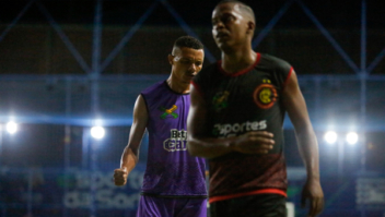 Com card de MMA, provocações e até cinturão em jogo, modalidade X1 de futebol agita o Nordeste