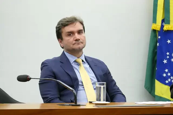 Cotado para Turismo, Sabino votou para liberar cassino e jogo do bicho