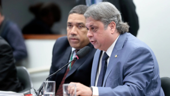 Júlio Arcoverde quer delegado e perito da PF atuando na CPI das Apostas