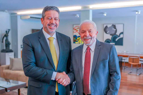 Lula e Arthur Lira firmam acordo para transformar medidas provisórias em projetos de lei