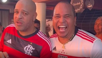 Adriano Imperador perde aposta e entrega taça da Copa do Brasil a Aloísio Chulapa
