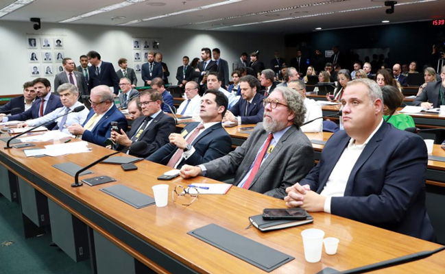 CPI das apostas esportivas é interrompida após deputados brigarem por causa da CBF