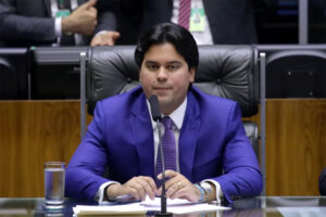 Entregue a Lira e Fufuca, Esporte arrisca virar Ministério da Jogatina
