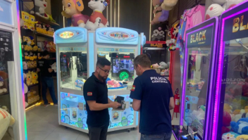 Máquinas de pegar bichos de pelúcia em shoppings eram usadas para lavagem de dinheiro em SC