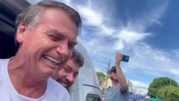 Bolsonaro joga na Mega da Virada e brinca sobre dividir prêmio em Goiás: 'Mas vai ter que me achar, tá ok?'; vídeo