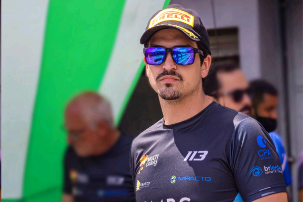 Entre Investimentos estreia como patrocinadora na Mercedes AMG Cup com o piloto Guilherme Franceschini
