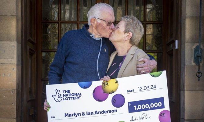 Marlyn Anderson ganhou um milhão de libras na Euromilhões e disse que foi no “timing perfeito”