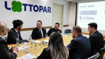 Certificadora do Reino Unido recebe termo de credenciamento em evento na Lottopar