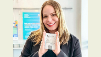 Paulinha Leite mostra bilhete premiado da Lotofácil da Independência: 'É tetra!'