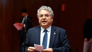 Deputado quer proibir apostas esportivas em faltas e cartões em Minas Gerais