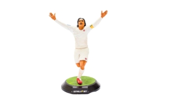 Em ação com a participação da EstrelaBet, Fernandão recebe homenagem com estátua realista exclusiva nos 18 anos do Mundial do Inter