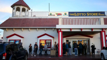 Moradores de Las Vegas viajam para apostar na Mega Millions 1